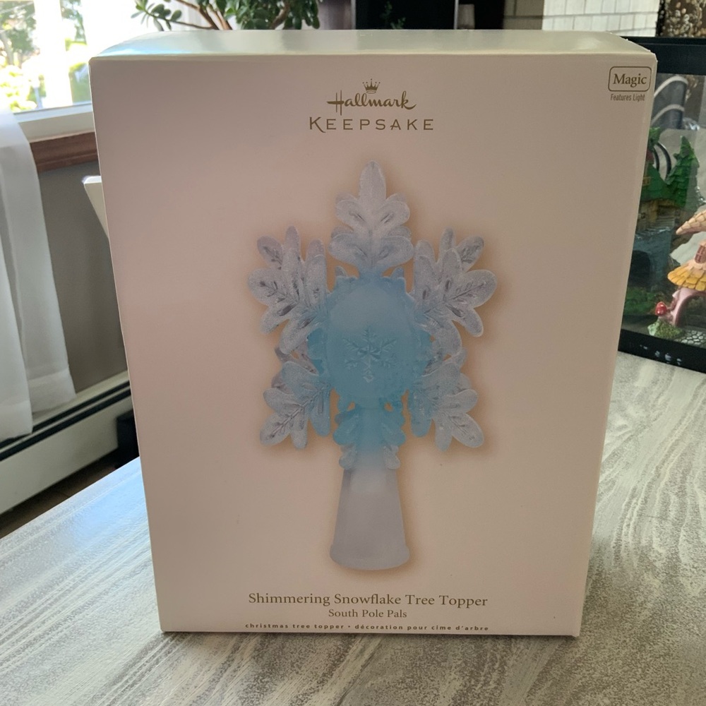 Hallmark Keepsake Shimmering Snowflake Tree Topper